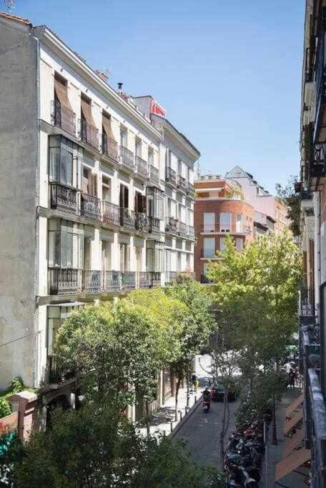 Un Fascinante Estudio En Madrid Centro Bagian luar foto