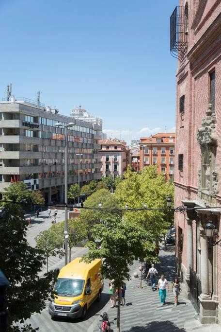 Un Fascinante Estudio En Madrid Centro Bagian luar foto
