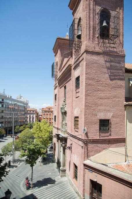 Un Fascinante Estudio En Madrid Centro Bagian luar foto