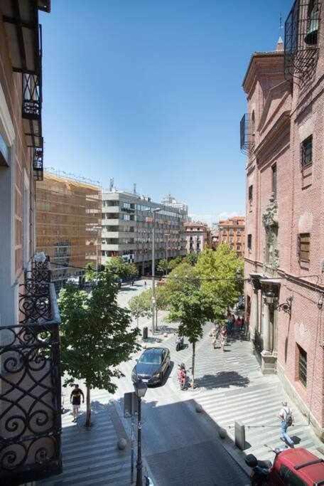 Un Fascinante Estudio En Madrid Centro Bagian luar foto